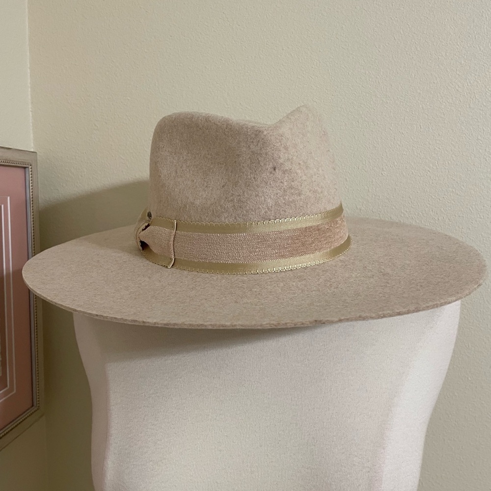 New ADORA wool felt cream/tan wide brim fedora rancher womens hat adjustable